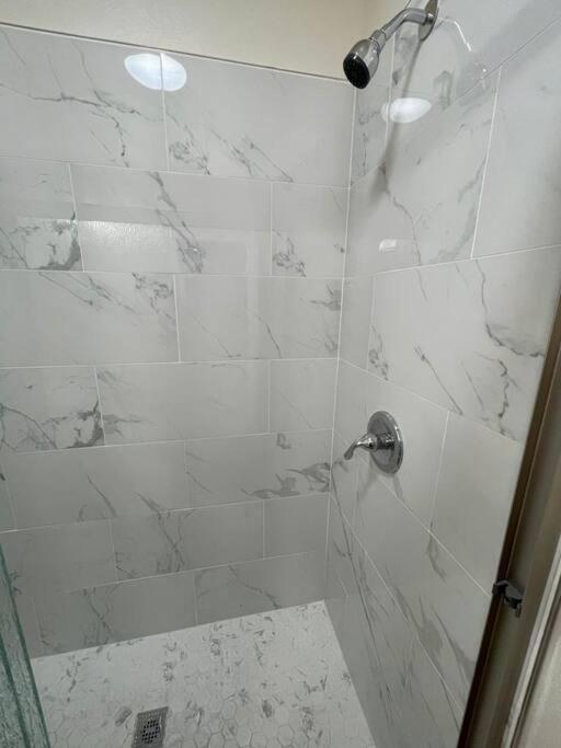 Apartamento Brand New 2Br Cute Blue Led In North Fresno Exterior foto