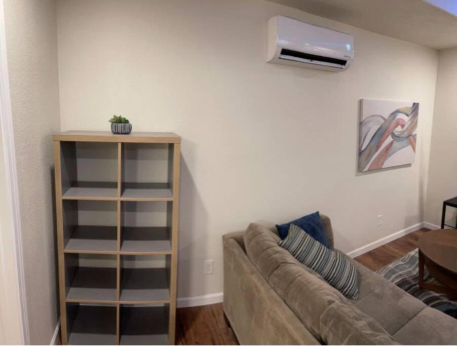 Apartamento Brand New 2Br Cute Blue Led In North Fresno Exterior foto